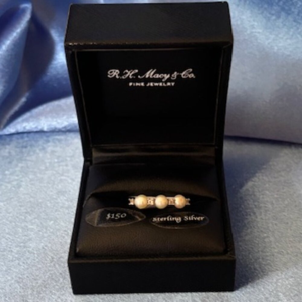 NWT R. H. MACY & CO Pearl Ring Silver with White Sapphires
